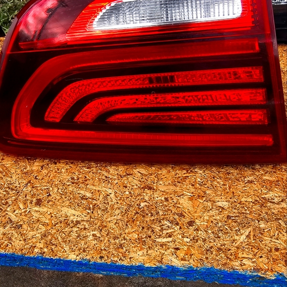 2019 kia sorento passenger side brake light - Picture 1 of 2